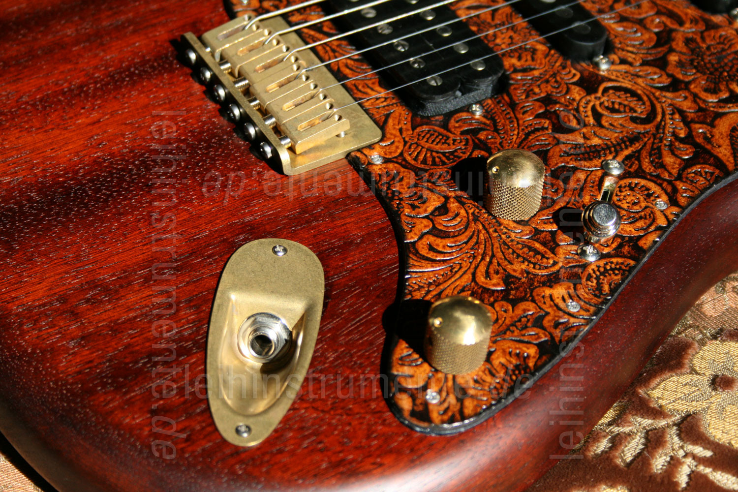 to article description / price Electric Guitar BERSTECHER Deluxe Vintage - Old Whisky / Floral Amber + hard case - made in Germany
