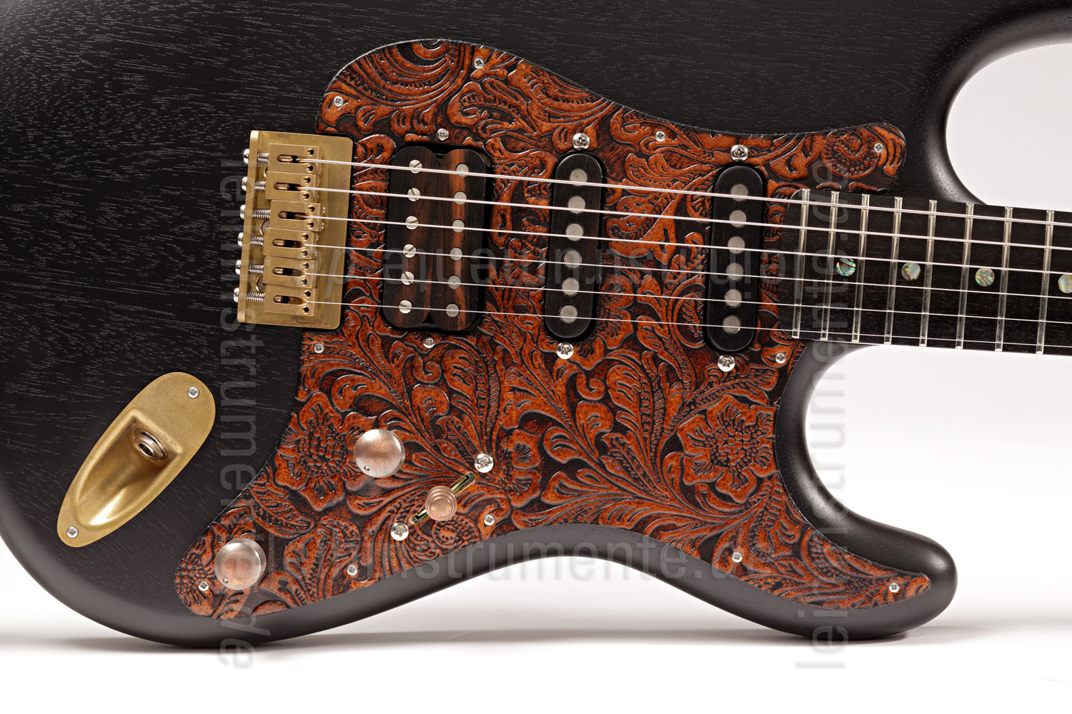 to article description / price Electric Guitar BERSTECHER Deluxe Vintage - Black / Floral Amber + hard case - made in Germany