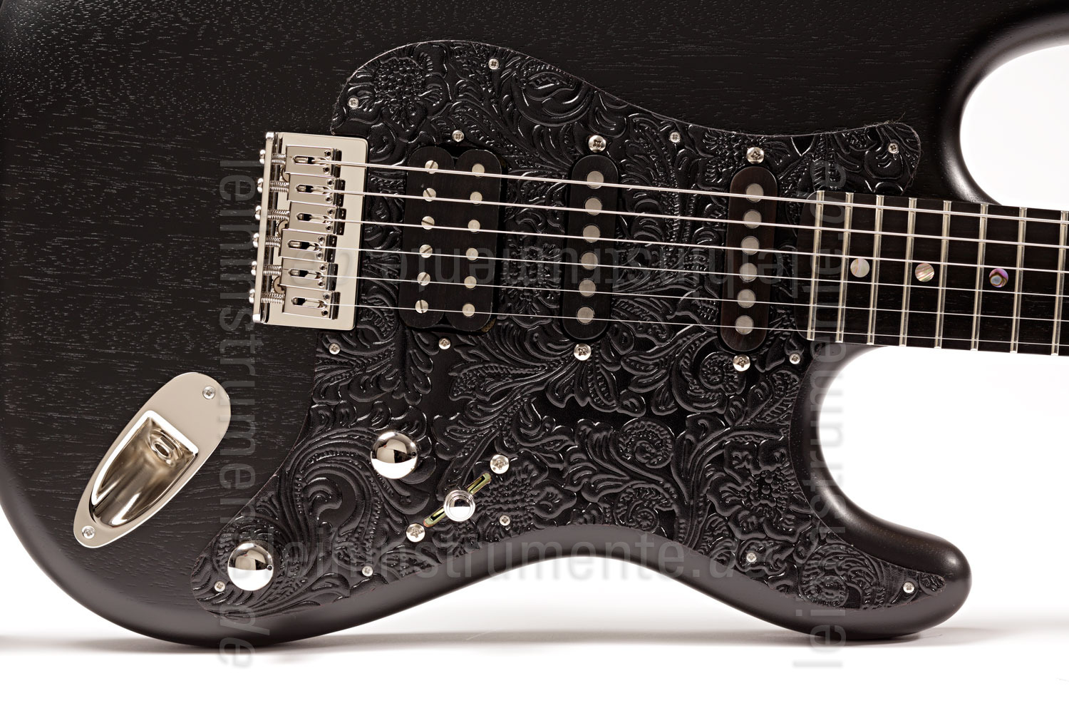 to article description / price Electric Guitar BERSTECHER Deluxe - Black / Floral Black + hard case - made in Germany